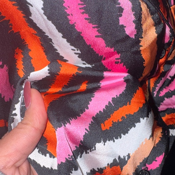 Diane Von Furstenberg - NWOT Multicolor Zebra Patterned Blouse Size Large - Picture 15 of 17